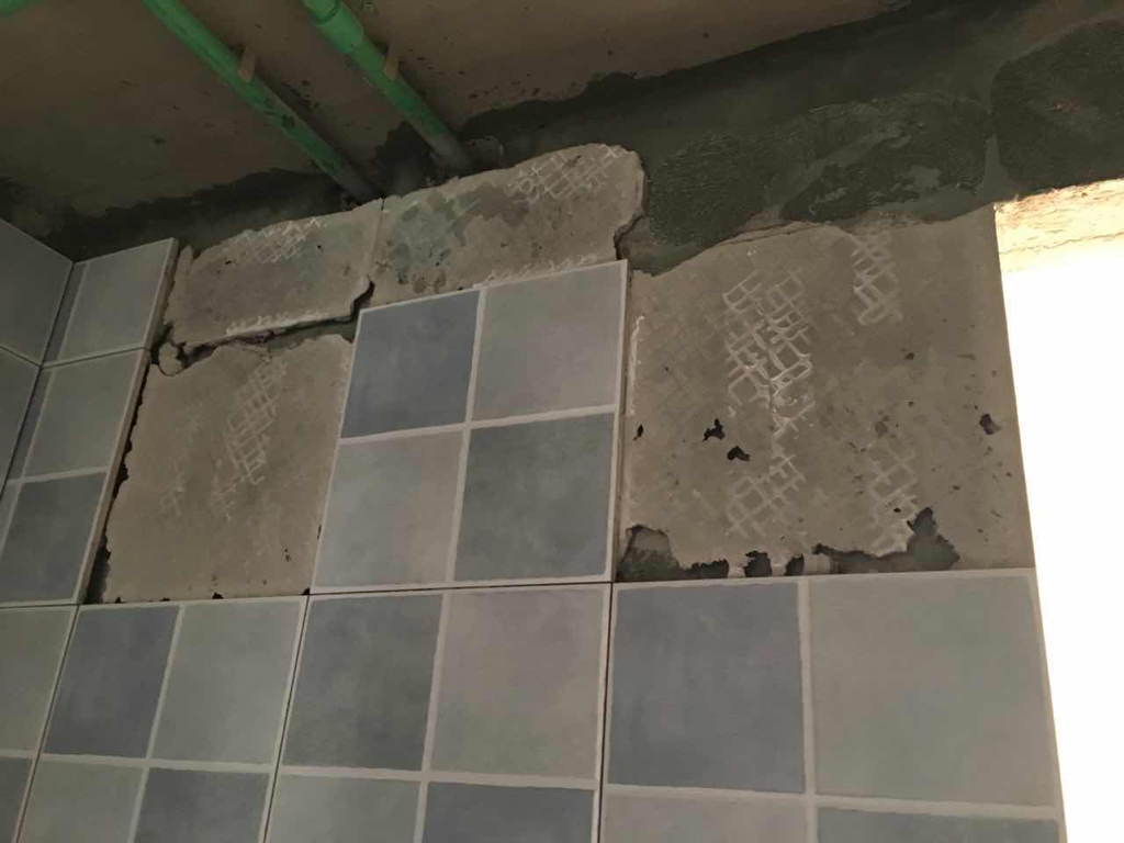 瓷砖脱落
